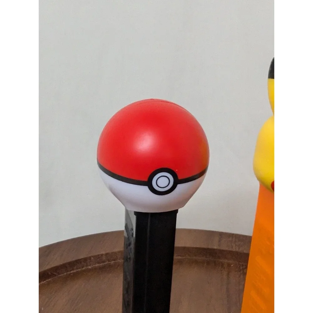 Pez Pikachu And‎ Poke Ball
